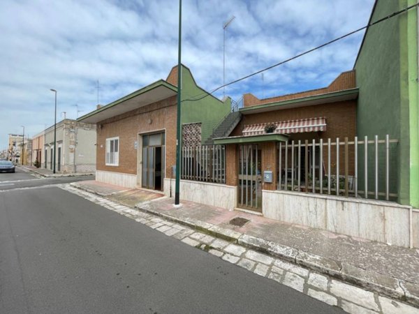casa indipendente in vendita a Campi Salentina