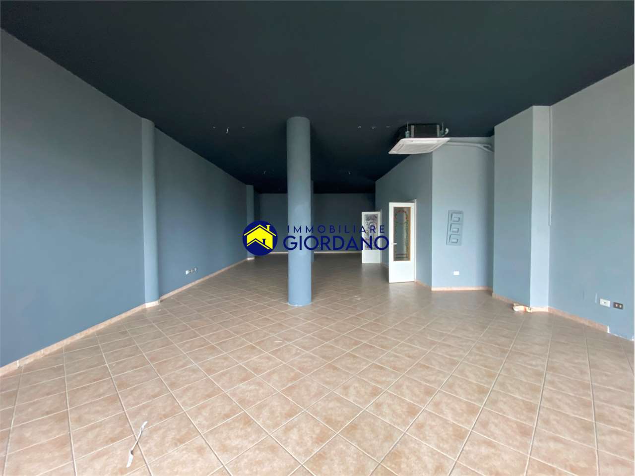 locale commerciale in vendita a Campi Salentina