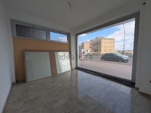 locale commerciale in vendita a Campi Salentina