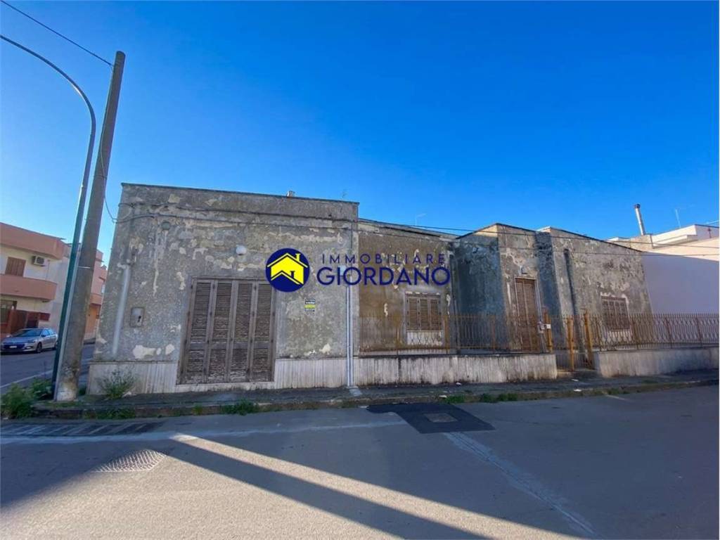 casa indipendente in vendita a Campi Salentina