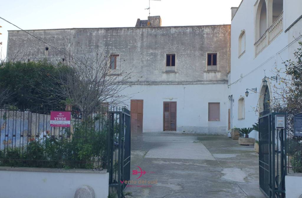 casa indipendente in vendita a Carmiano in zona Magliano