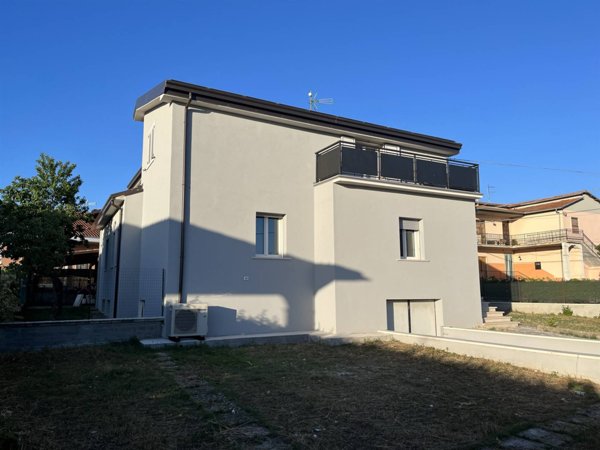 casa indipendente in vendita a Carmiano in zona Magliano