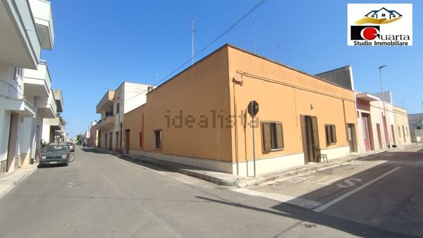 casa indipendente in vendita a Carmiano in zona Magliano