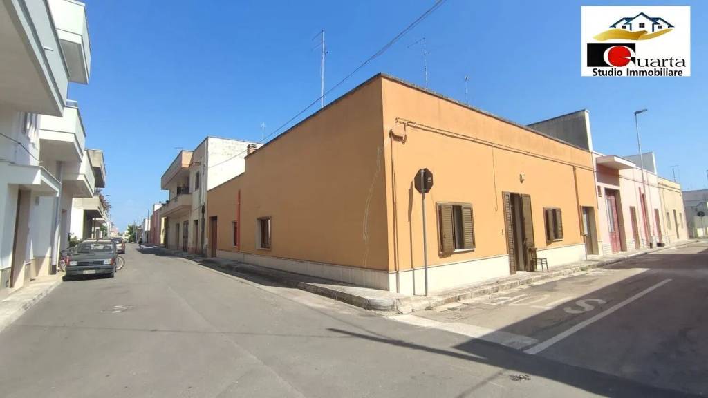 casa indipendente in vendita a Carmiano in zona Magliano