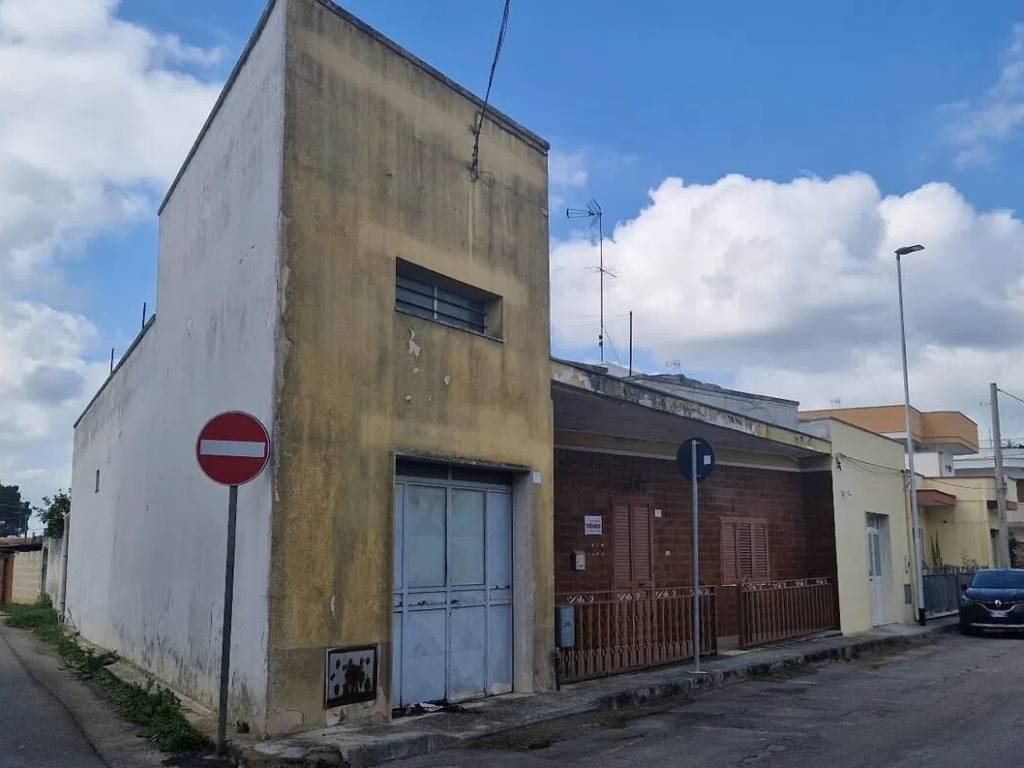casa indipendente in vendita a Carmiano in zona Magliano