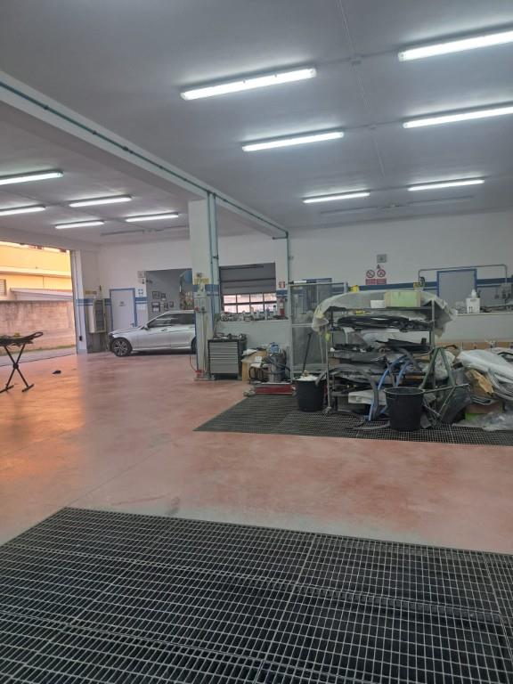 locale commerciale in vendita a Carmiano