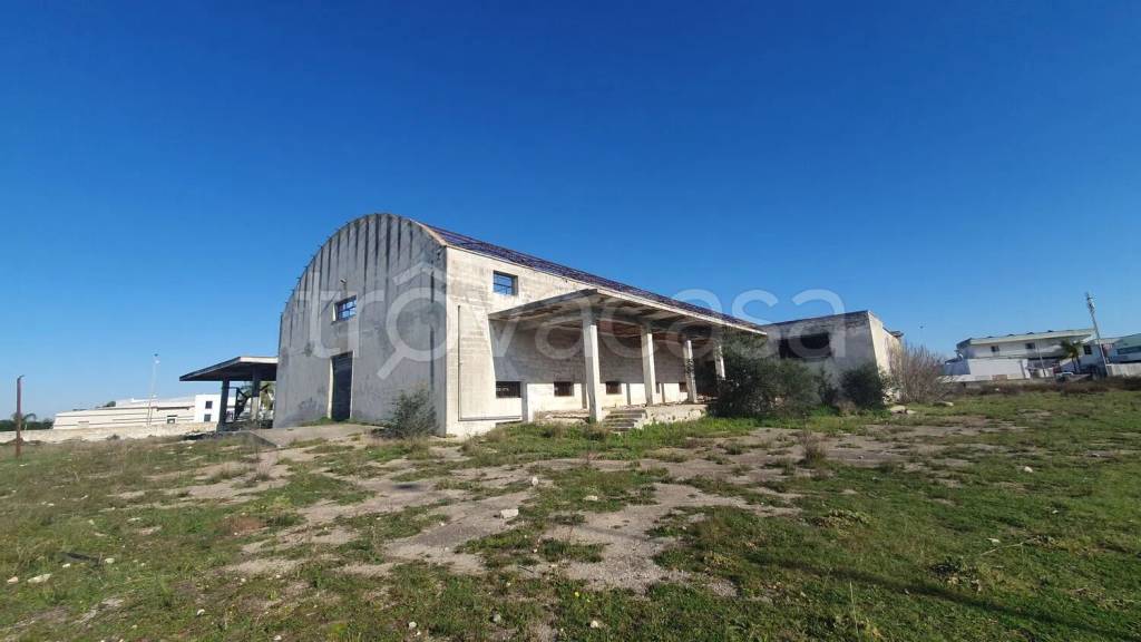 capannone in vendita a Carmiano