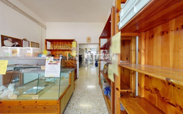 locale commerciale in vendita a Carmiano in zona Magliano