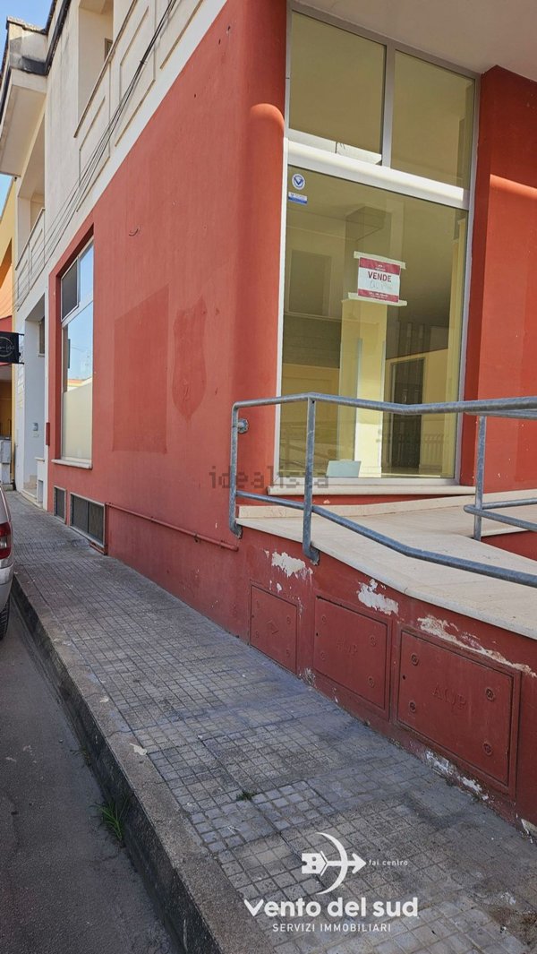 locale commerciale in vendita a Carmiano