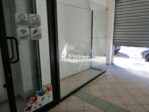 locale commerciale in vendita a Carmiano