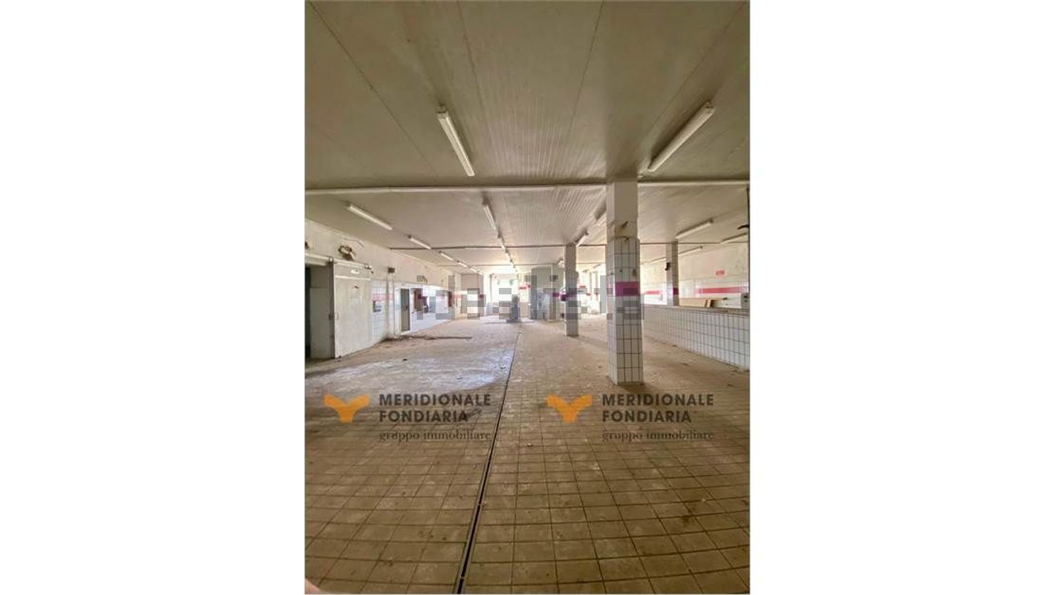 capannone in vendita a Carmiano