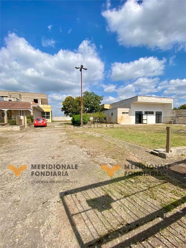 capannone in vendita a Carmiano