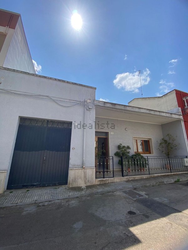 casa indipendente in vendita a Carmiano in zona Magliano