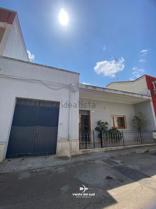 casa indipendente in vendita a Carmiano in zona Magliano