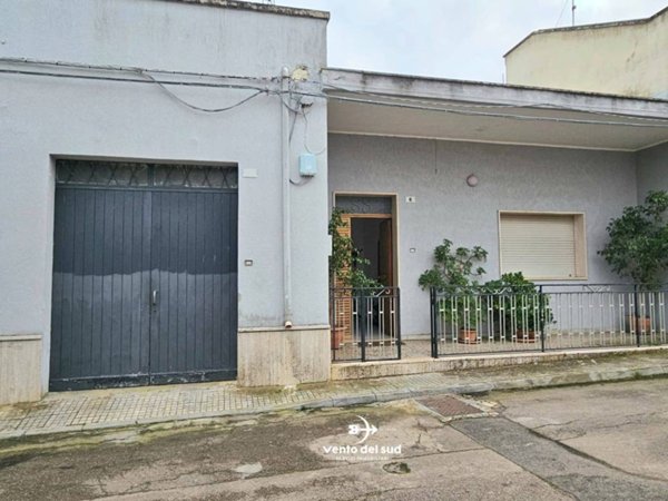 casa indipendente in vendita a Carmiano in zona Magliano