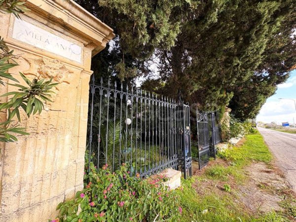 casa indipendente in vendita a Carmiano in zona Magliano