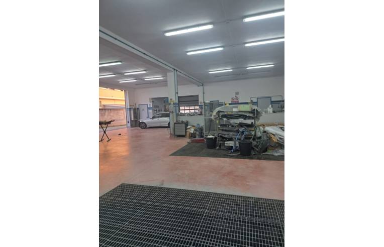 locale commerciale in vendita a Carmiano