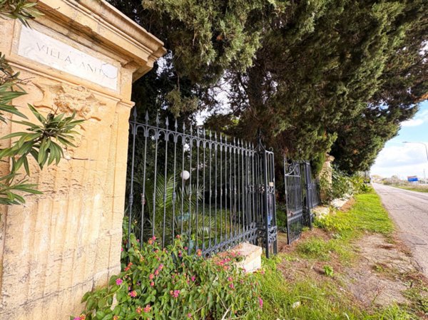 casa indipendente in vendita a Carmiano in zona Magliano