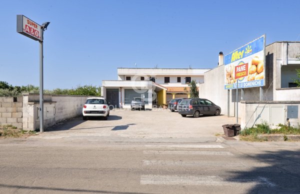 locale commerciale in vendita a Carpignano Salentino in zona Serrano