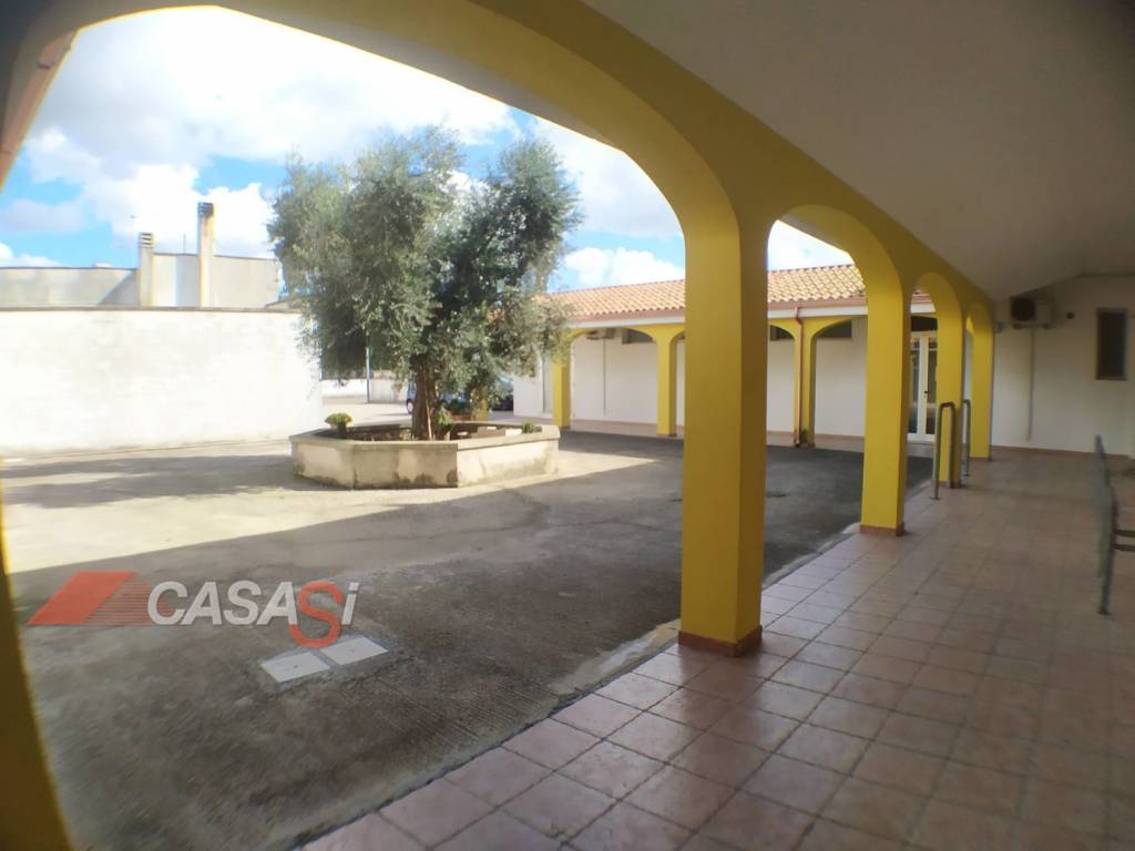 negozio in vendita a Carpignano Salentino in zona Serrano