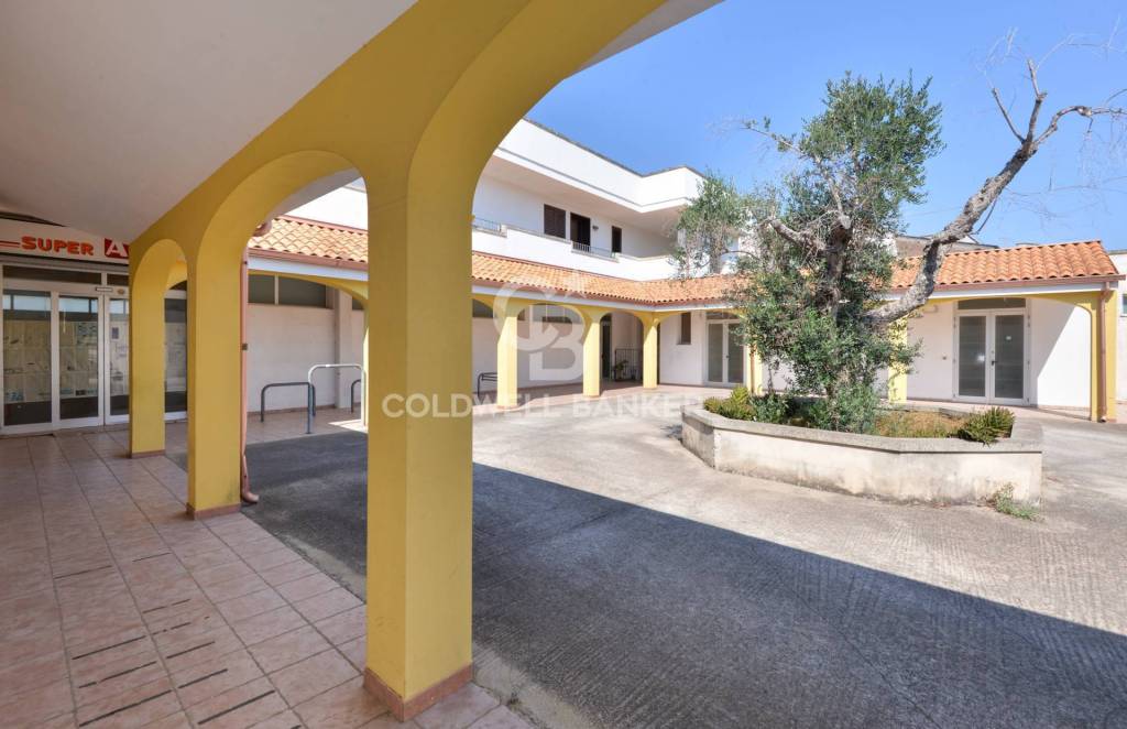 negozio in vendita a Carpignano Salentino in zona Serrano