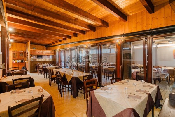 locale commerciale in vendita a Carpignano Salentino in zona Serrano