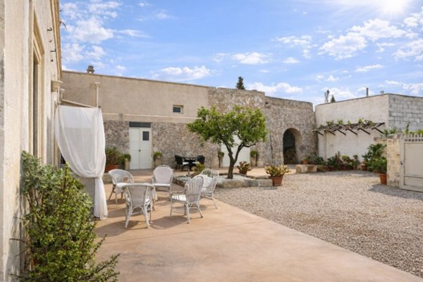 casa indipendente in vendita a Carpignano Salentino