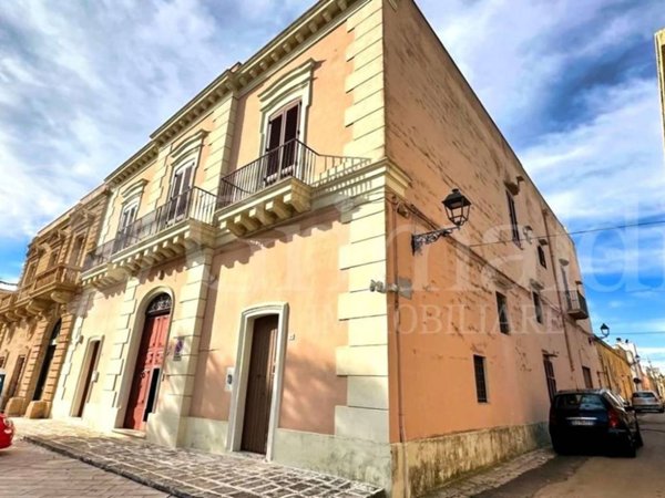 intera palazzina in vendita a Casarano