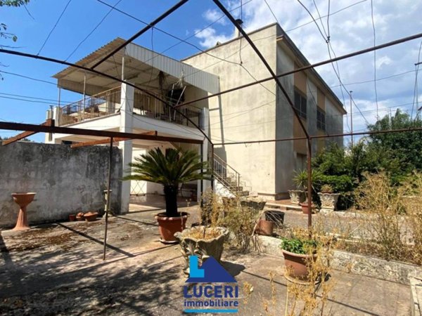 intera palazzina in vendita a Casarano