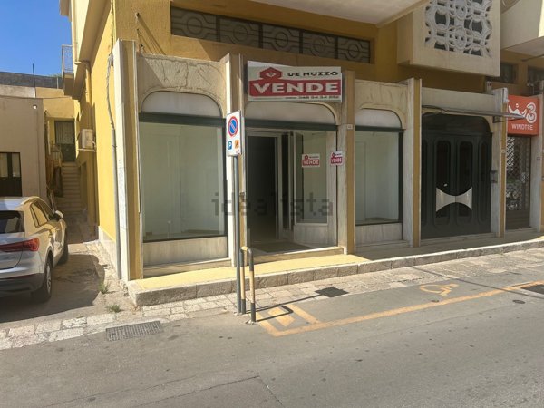 locale commerciale in vendita a Casarano