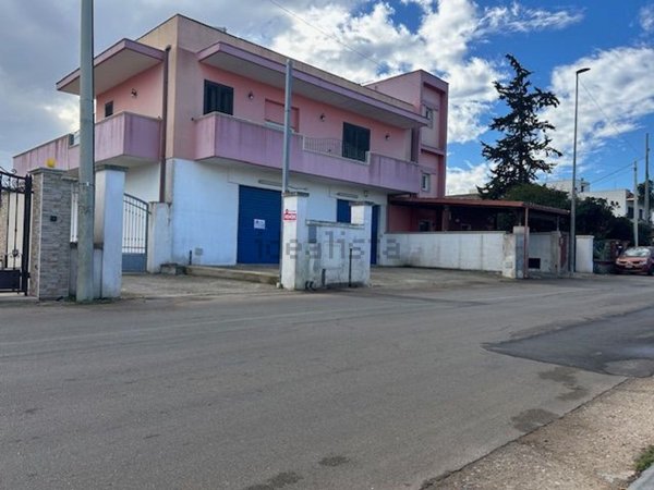 locale commerciale in vendita a Casarano