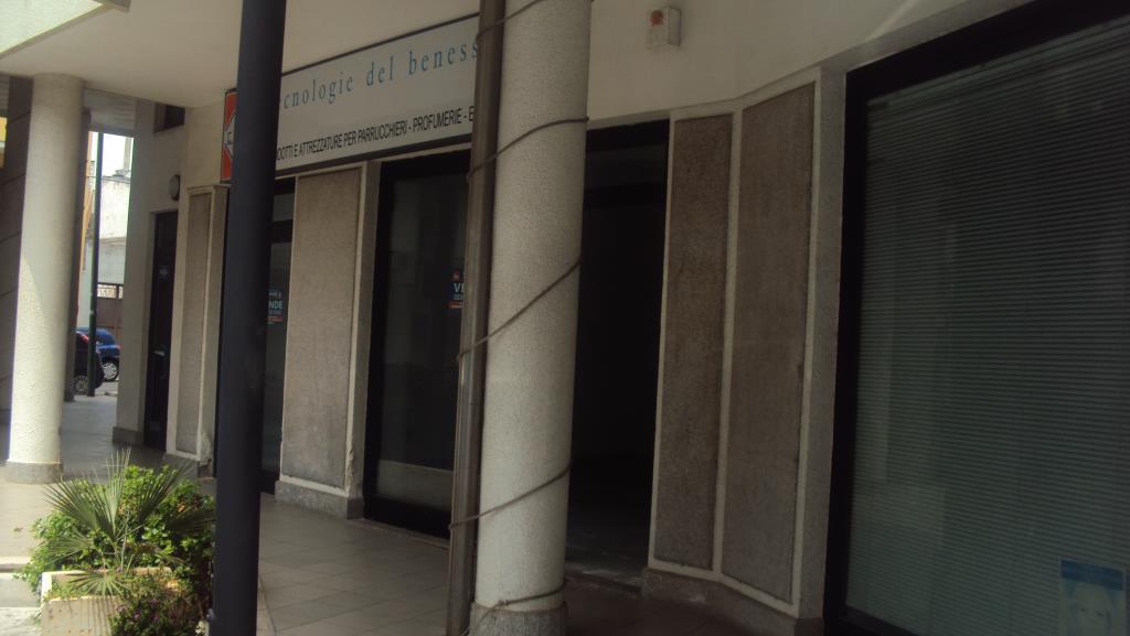 locale commerciale in vendita a Casarano