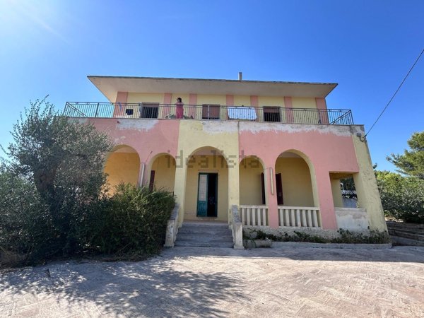 casa indipendente in vendita a Casarano