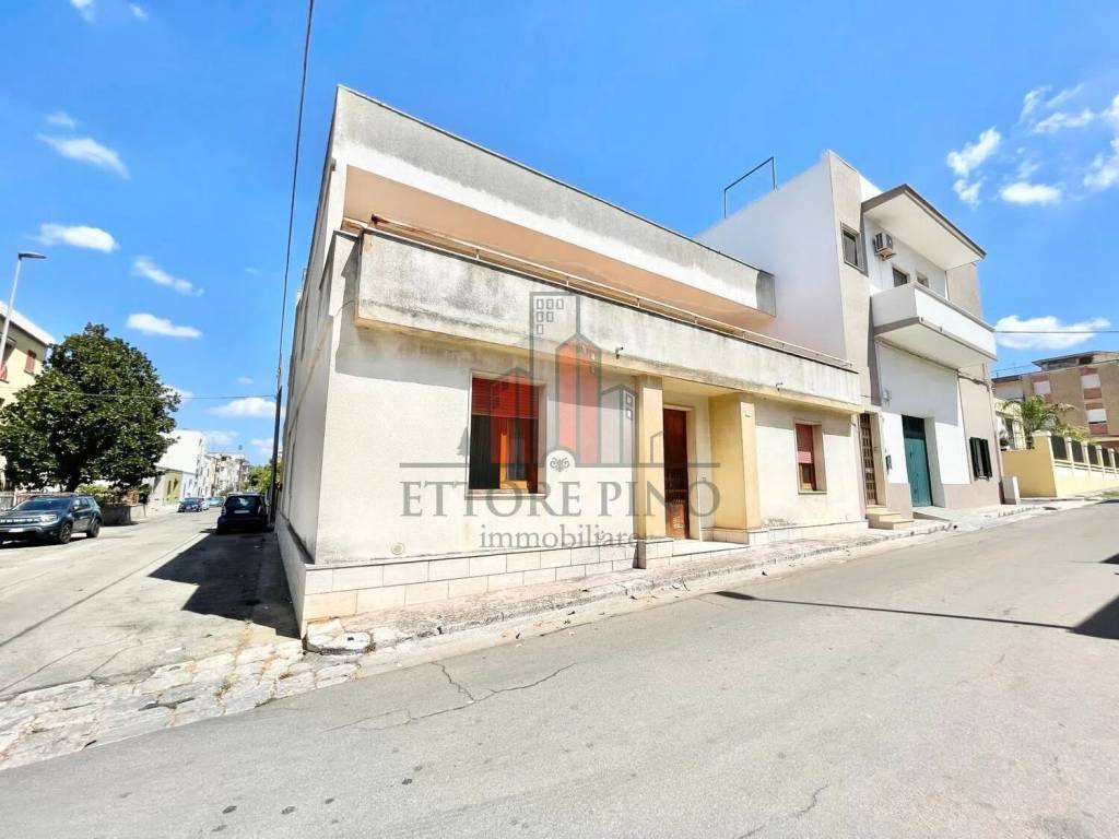 intera palazzina in vendita a Casarano