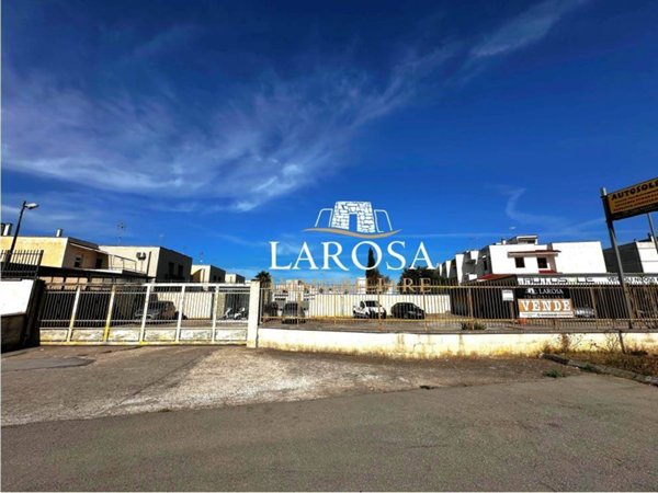 negozio in vendita a Castri di Lecce