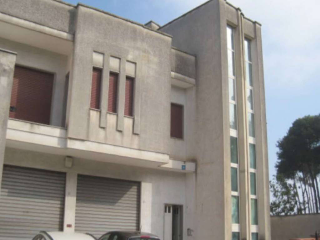 locale commerciale in vendita a Castrignano de' Greci