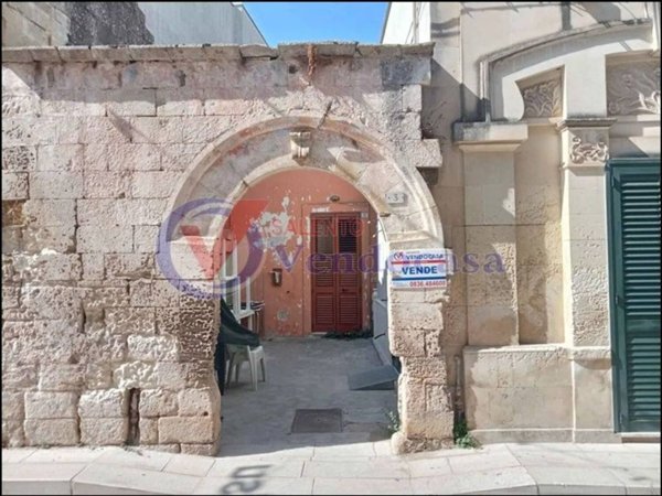 casa indipendente in vendita a Castrignano de' Greci