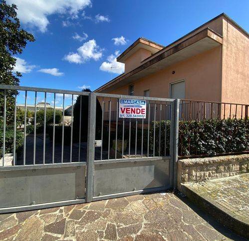 casa indipendente in vendita a Castrignano de' Greci