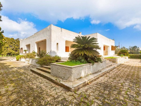 villa in vendita a Castrignano del Capo in zona Santa Maria di Leuca