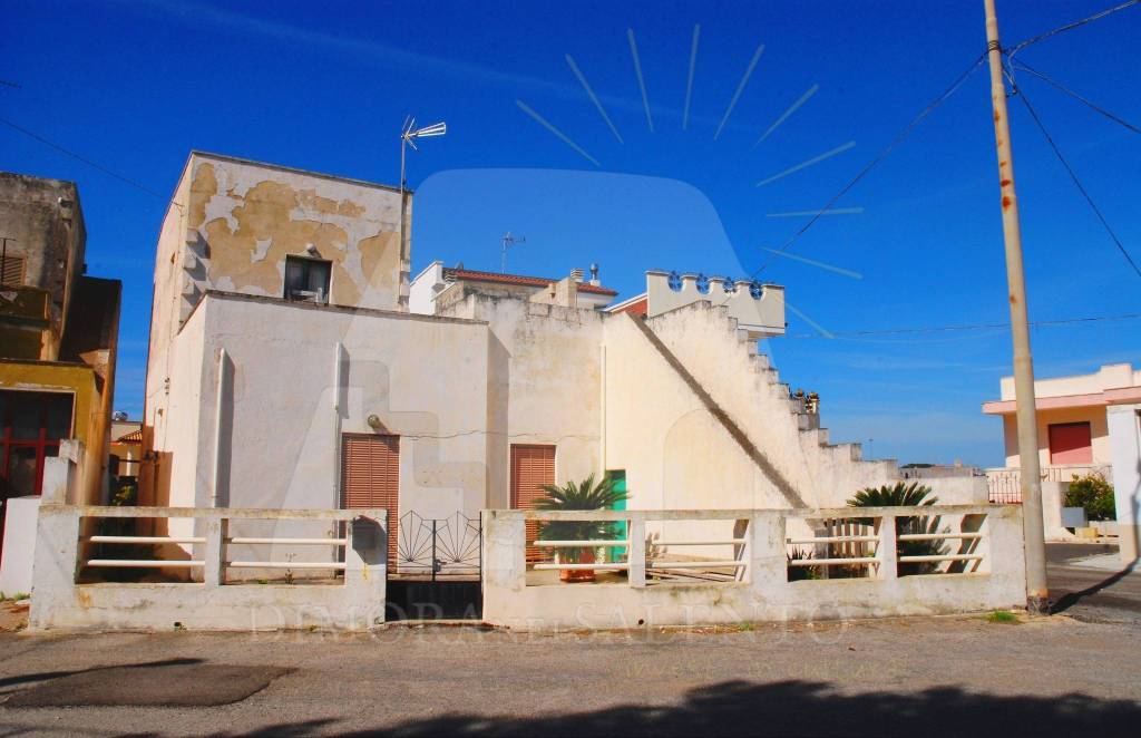 casa indipendente in vendita a Castrignano del Capo in zona Salignano