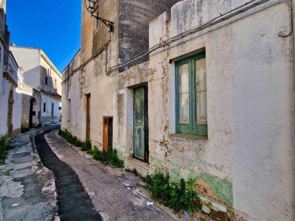 casa indipendente in vendita a Castrignano del Capo in zona Giuliano di Lecce
