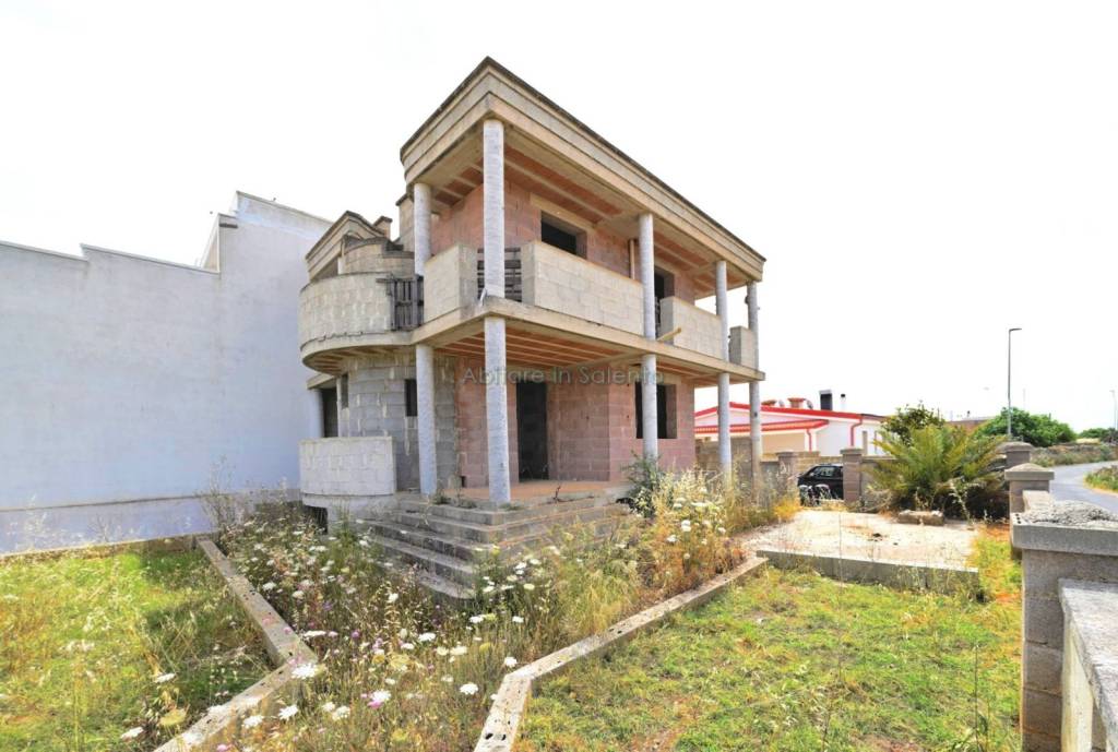 casa indipendente in vendita a Castrignano del Capo in zona Santa Maria di Leuca