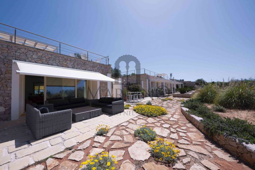 casa indipendente in vendita a Castrignano del Capo in zona Santa Maria di Leuca