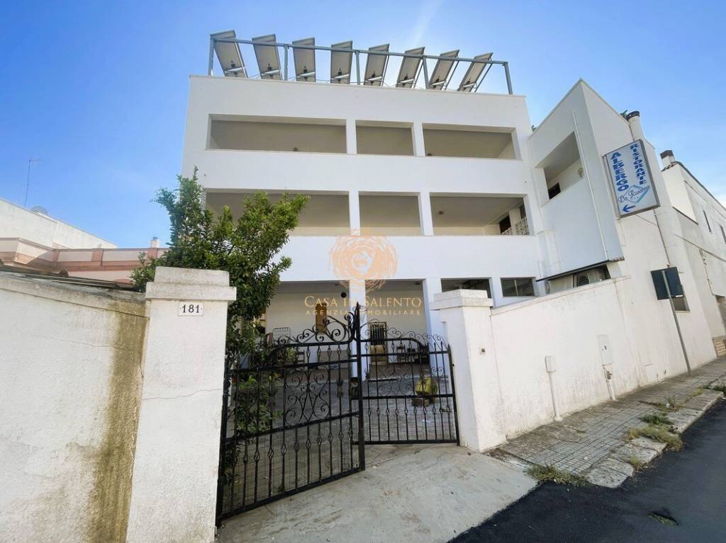 negozio in vendita a Castrignano del Capo in zona Santa Maria di Leuca