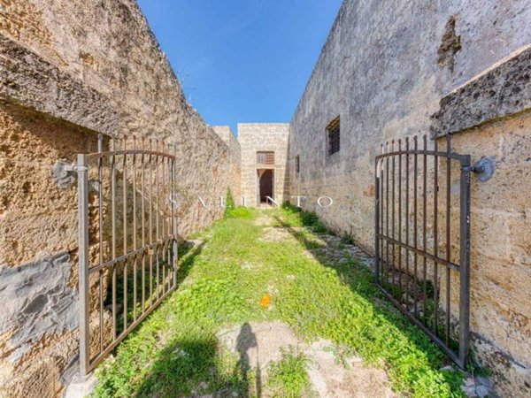 casa indipendente in vendita a Castrignano del Capo in zona Giuliano di Lecce