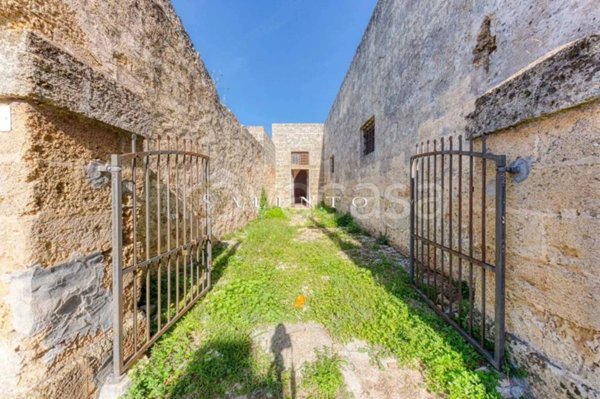 casa indipendente in vendita a Castrignano del Capo in zona Giuliano di Lecce