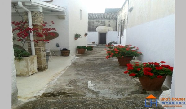 casa indipendente in vendita a Castrignano del Capo in zona Santa Maria di Leuca