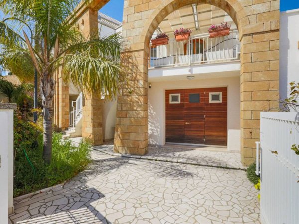 casa indipendente in vendita a Castrignano del Capo in zona Santa Maria di Leuca