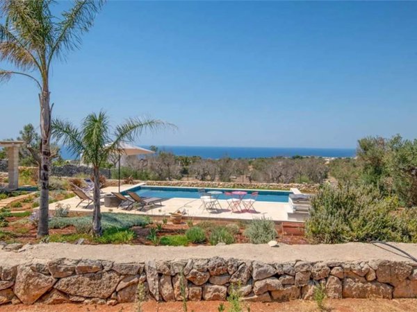 casa indipendente in vendita a Castrignano del Capo in zona Santa Maria di Leuca