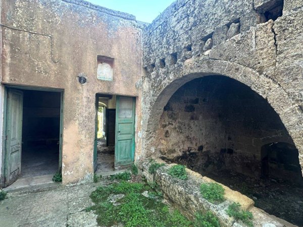 casa indipendente in vendita a Castrignano del Capo